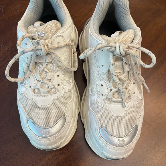 Balenziaga sneakers in great condition, paid over $1000 for them - Picture 3 of 10